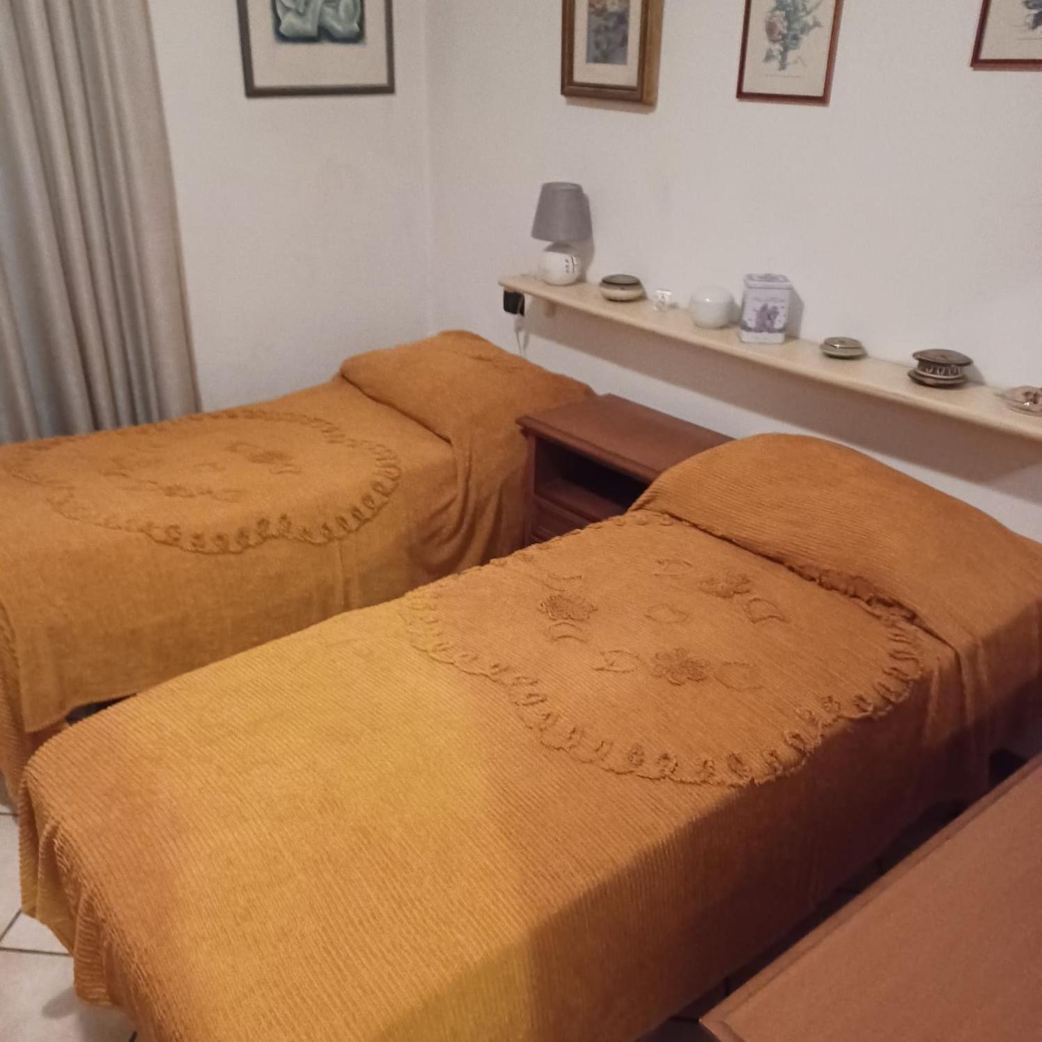 La Siesta Apartment Новара Екстериор снимка