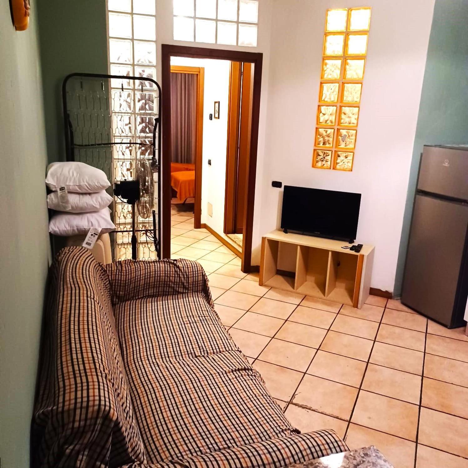 La Siesta Apartment Новара Екстериор снимка